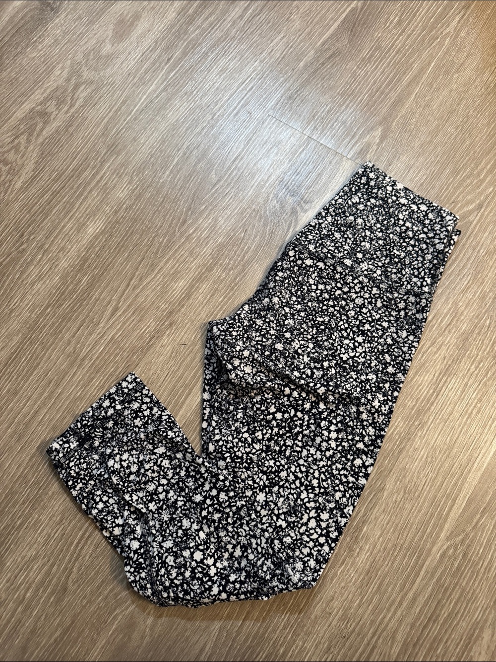 lululemon athletica Black and White Floral align 23”